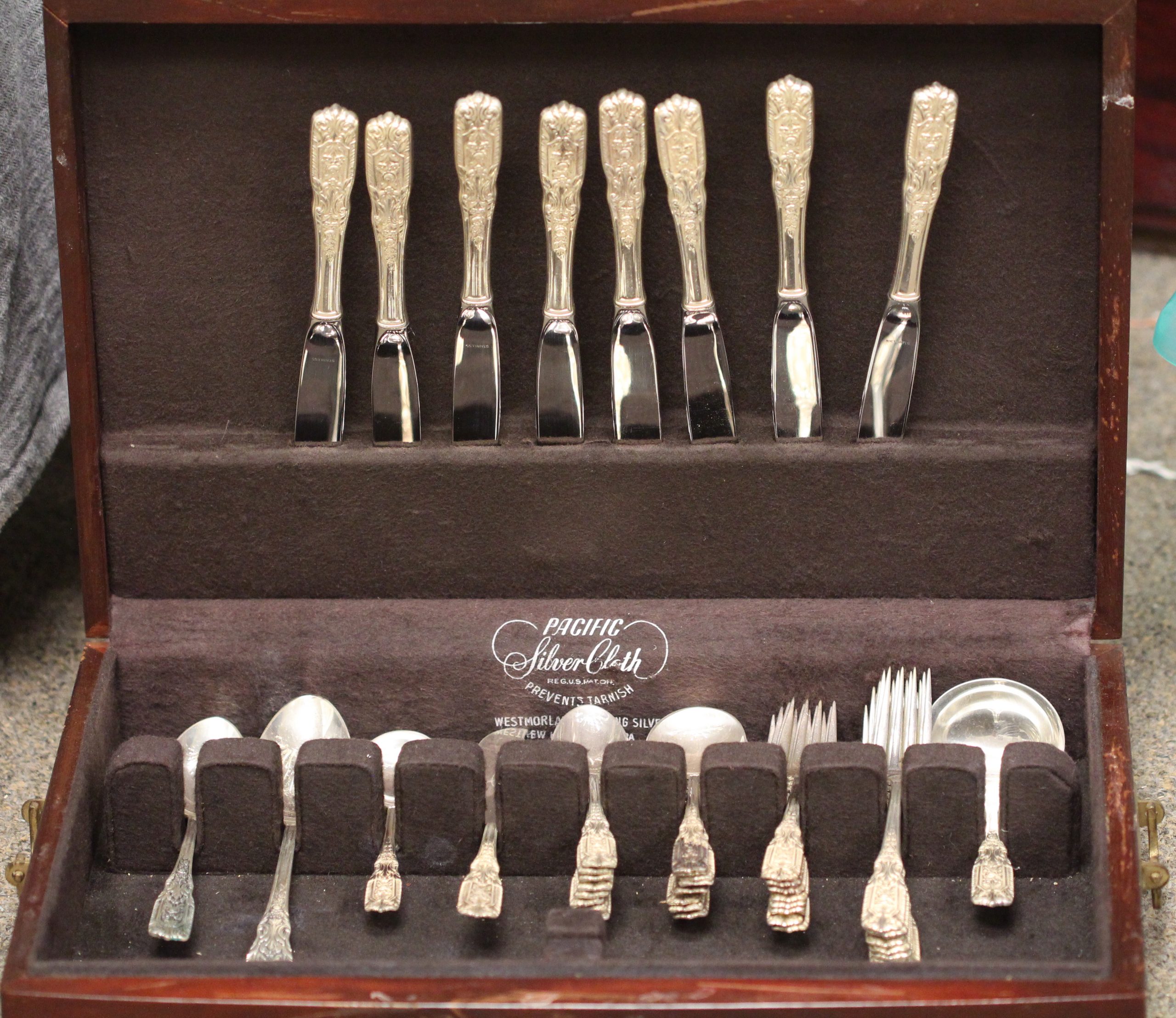 Sol Living Rosemarys Polished Traditional Flatware