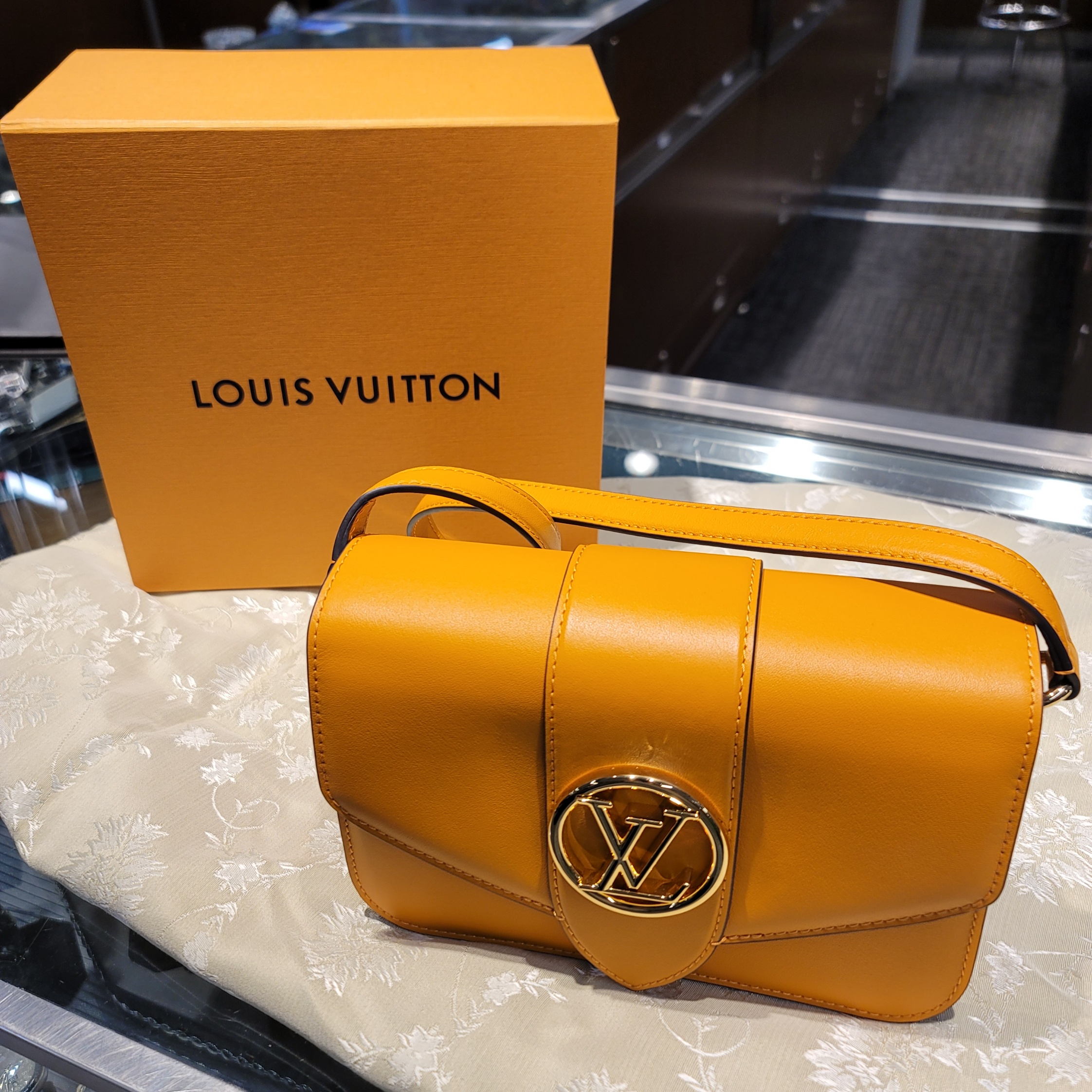 Louis Vuitton LV Pont 9 - Sol's Jewelry & Loan